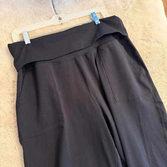 Aerie Black Relaxed Fit Yoga Pants - Picture 4 of 8